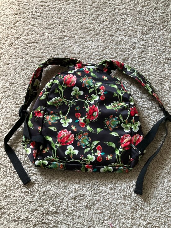 CHARMING CHALIE FASHION BACKPACK. BLACK WITH FLOWERS. main image 7
